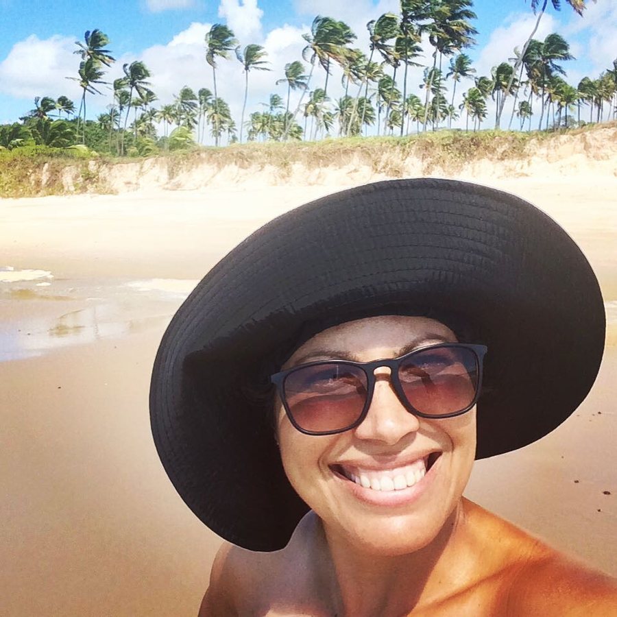 Patrícia na praia de chapéu, depois do tratamento